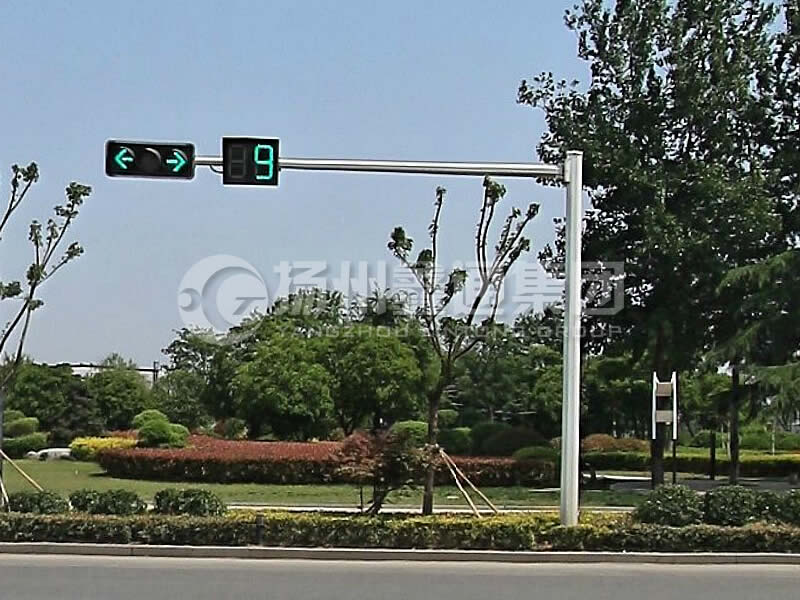 XHDG-035，L型八棱信號(hào)燈桿，丁字路口