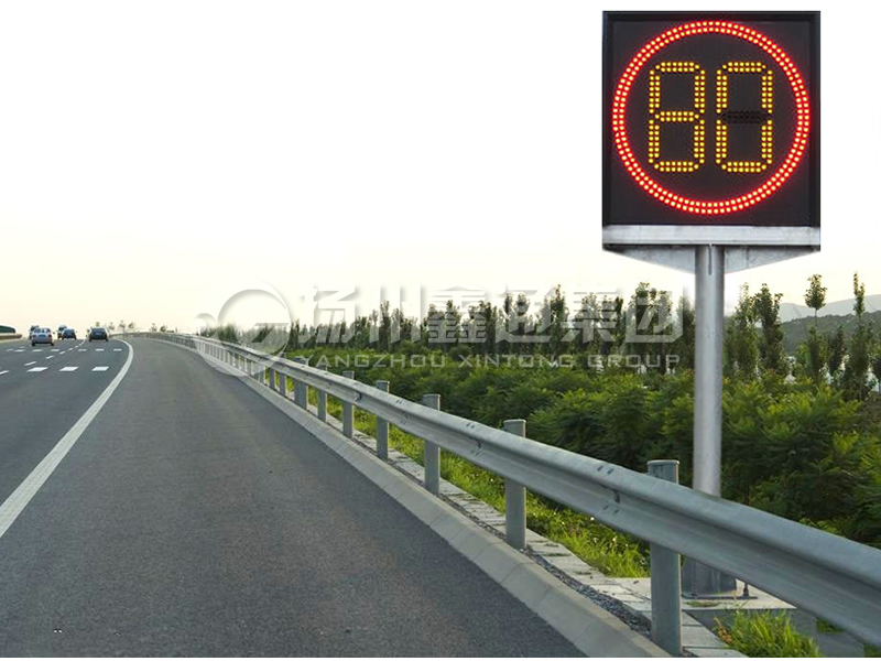 YDP-023，高速可變限速誘導(dǎo)屏桿